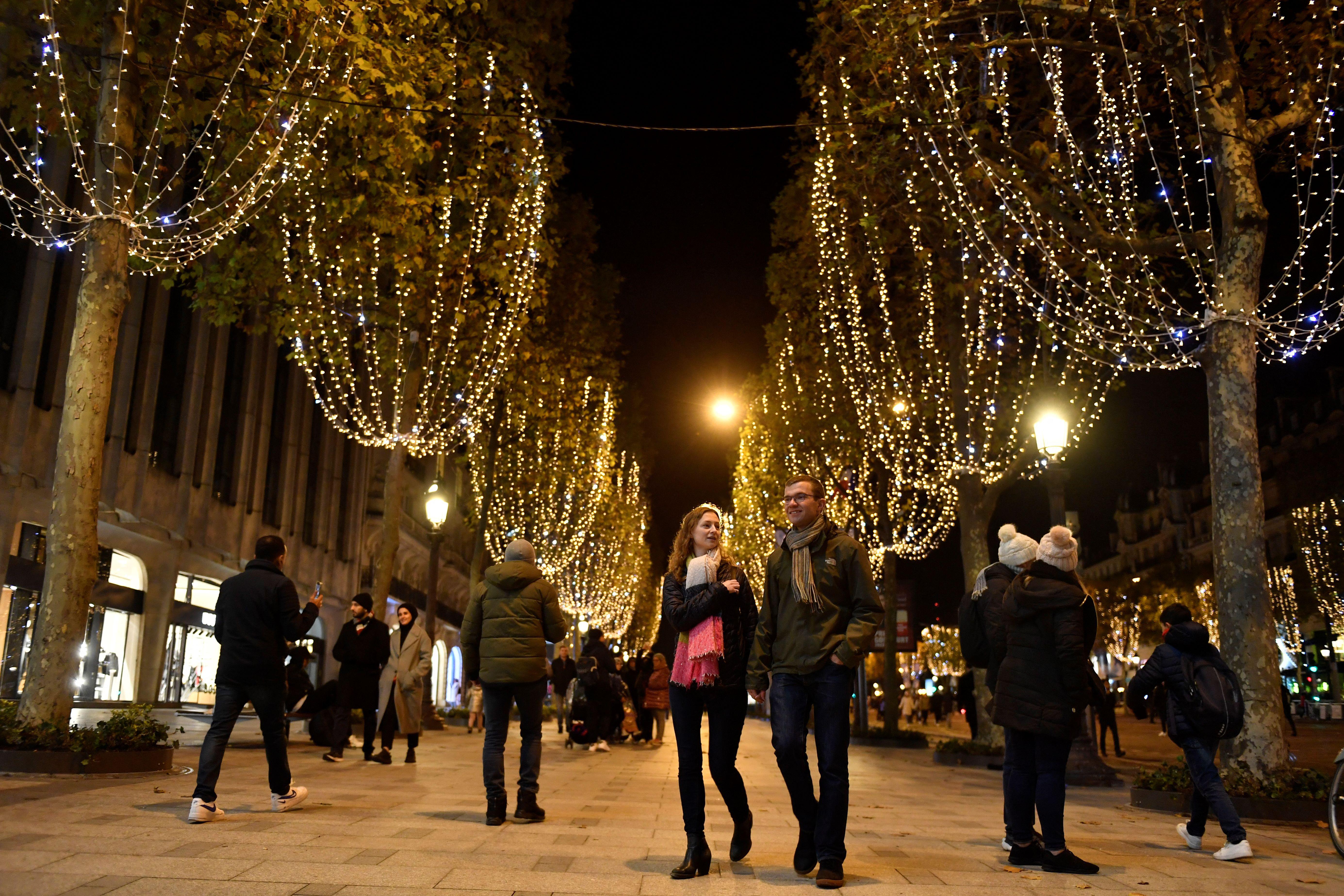 Covid, Natale 2022 e quarta dose vaccino: cosa dicono Bassetti, Andreoni, Ricciardi