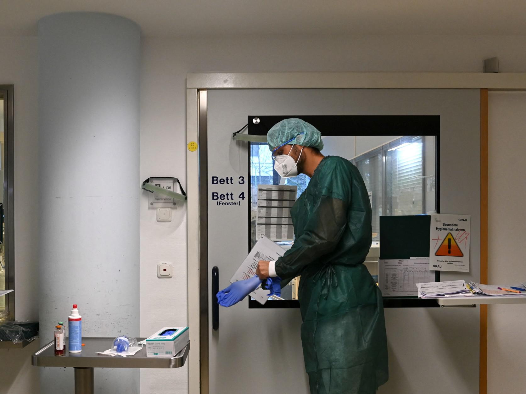 Covid oggi Germania, "meno contatti e più vaccini o avremo quinta ondata"