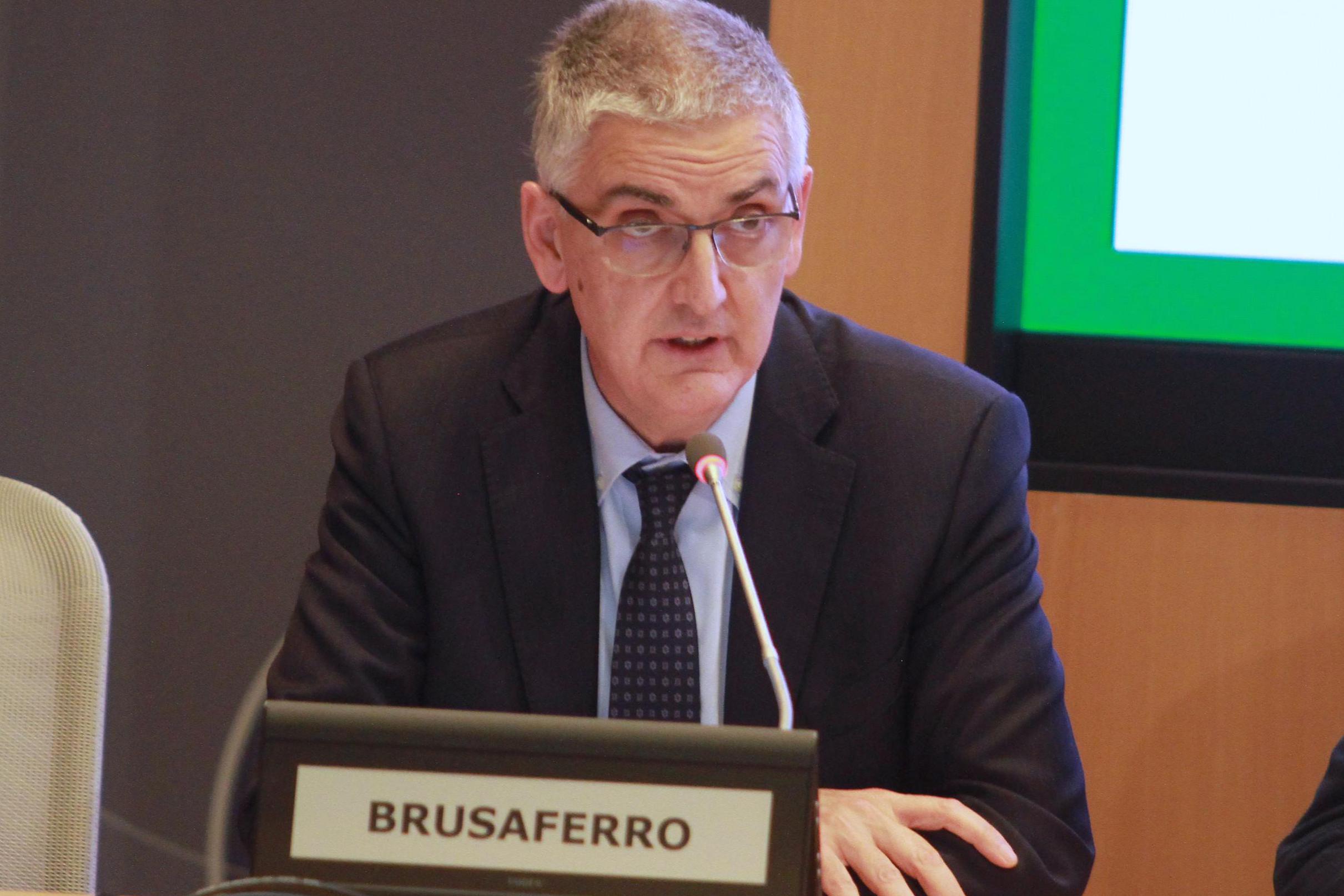 Covid oggi Italia, Brusaferro: "Contagi su, ma curva si può frenare"