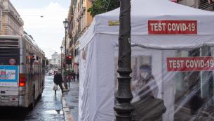 Covid oggi Italia, contagi in aumento: +37,7% in una settimana