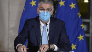 Covid oggi Italia, "crescita contagi frena e Rt atteso a 1,23"