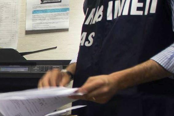 Covid oggi Italia, Nas chiudono 21 punti prelievo per tamponi rapidi