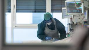 Covid oggi Italia, report Iss: mortalità per non vaccinati 17 volte più alta