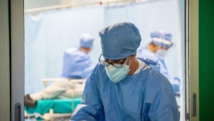 Covid oggi Italia, ricoveri ancora in calo: report Fiaso