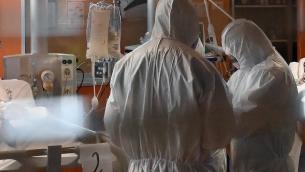 Covid oggi Italia, ricoveri in aumento: 3 Regioni oltre soglia allerta
