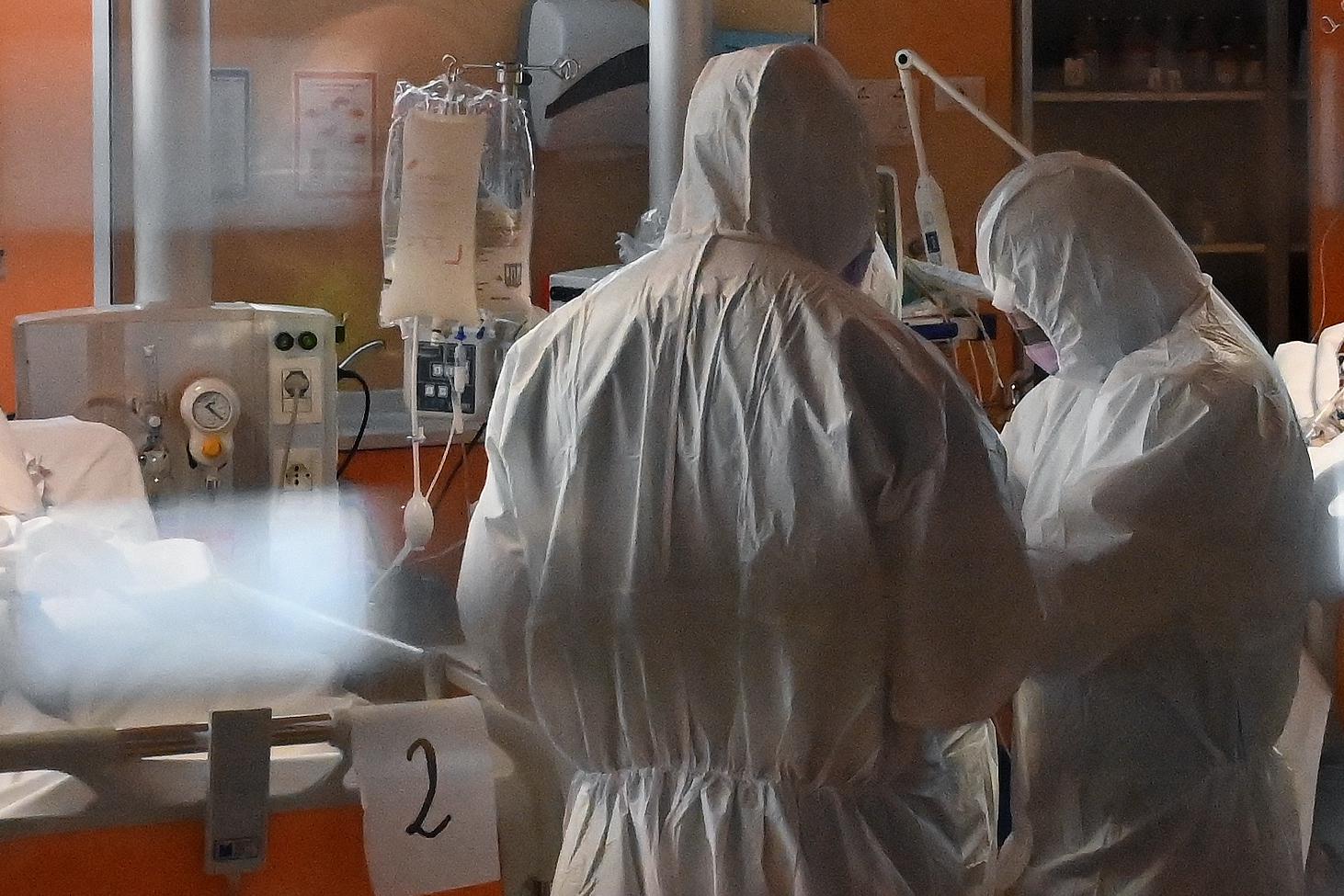 Covid oggi Italia, ricoveri in aumento: 3 Regioni oltre soglia allerta