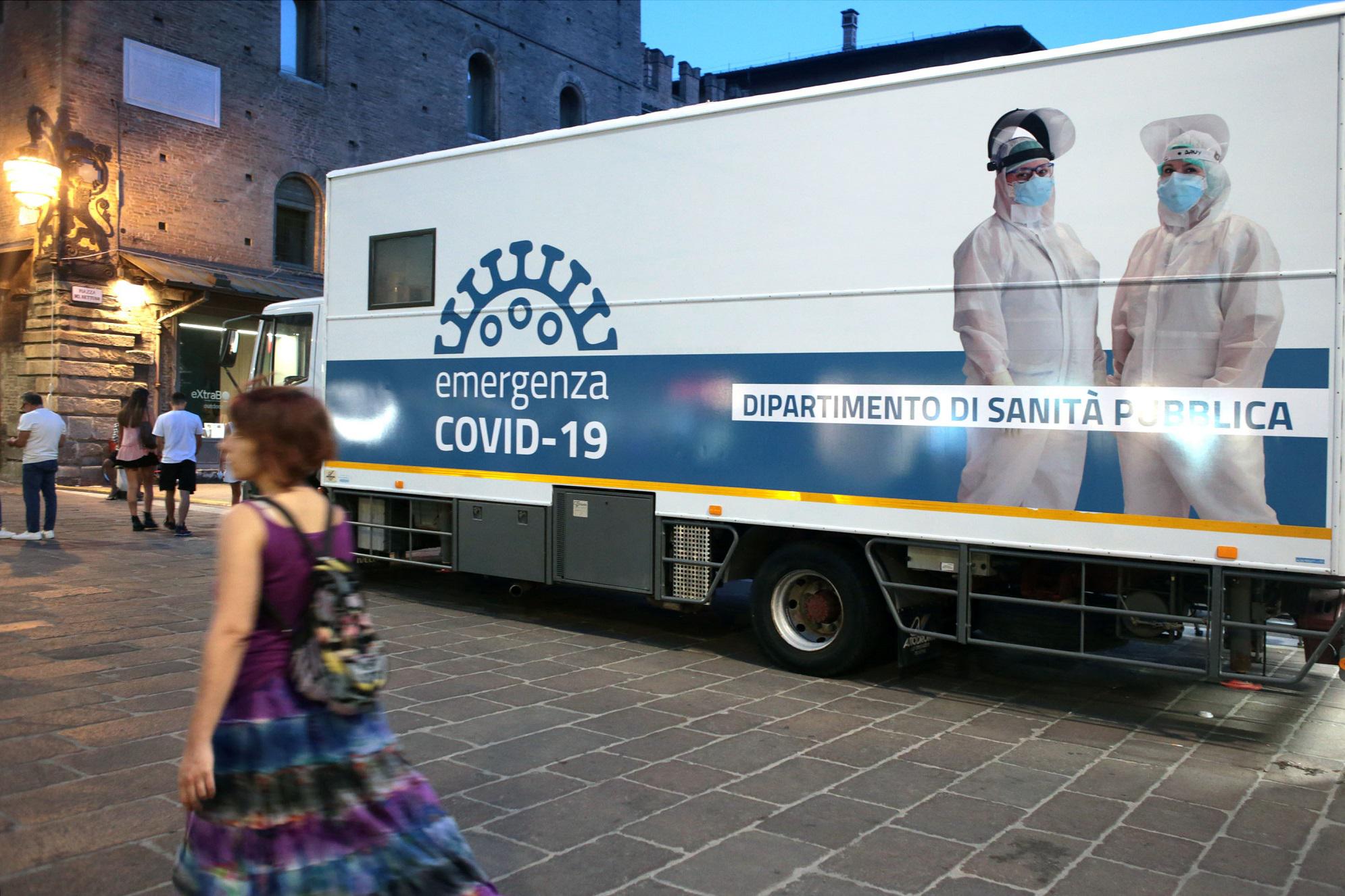 Covid oggi Italia, Rt stabile: incidenza in continuo aumento