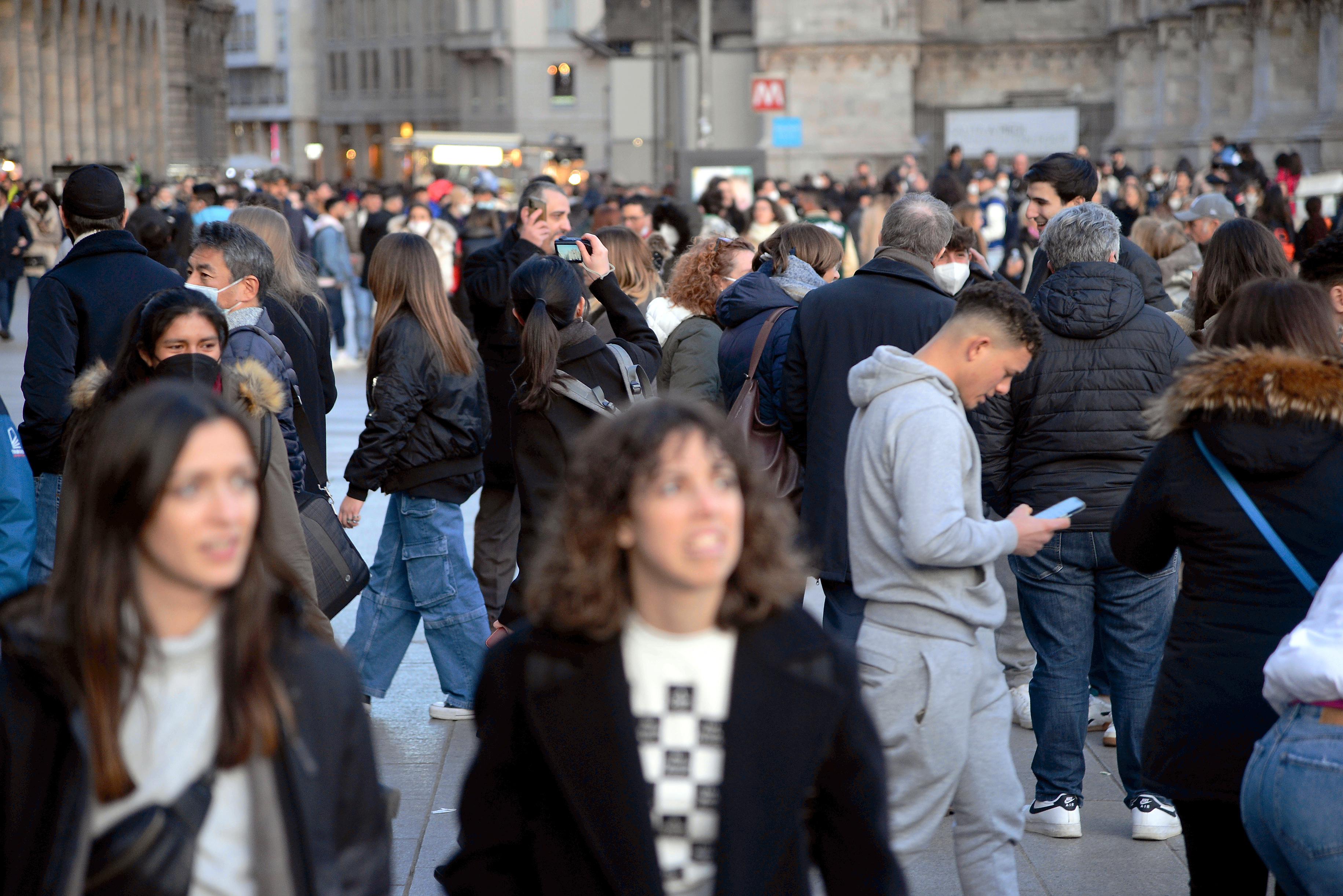 Covid oggi Italia, salgono Rt e incidenza: report Iss