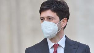 Covid oggi Italia, Speranza: "30% casi in meno ma dati ancora alti"