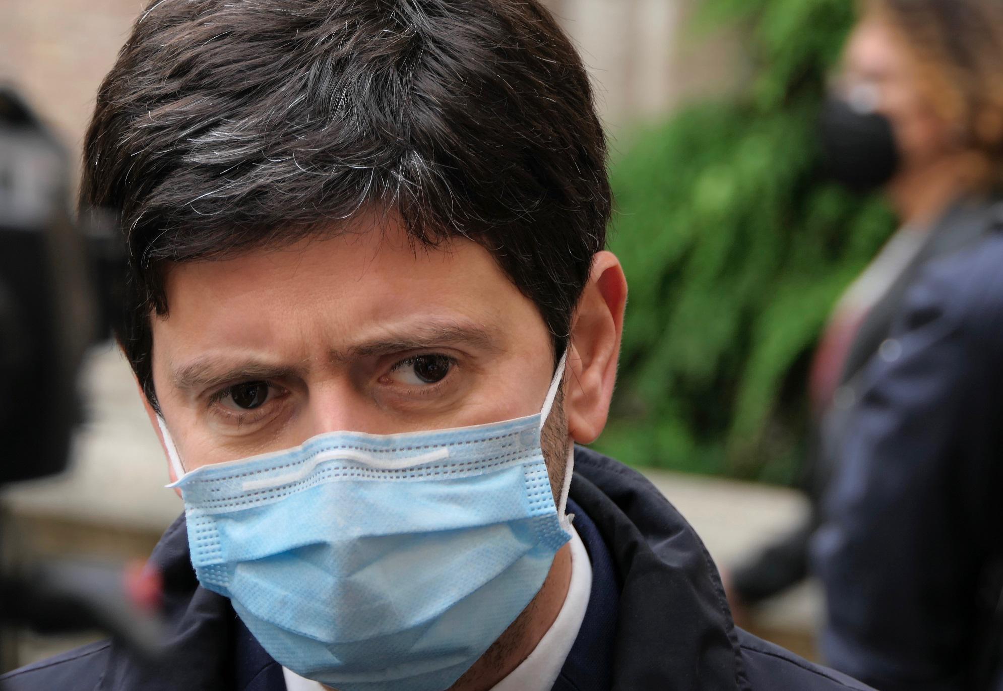 Covid oggi Italia, Speranza: "Fase nuova e molto complessa"
