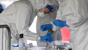 Covid oggi Italia, "stiamo entrando in fase picco: ricoveri saliranno ancora"