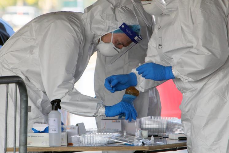 Covid oggi Italia, "stiamo entrando in fase picco: ricoveri saliranno ancora"