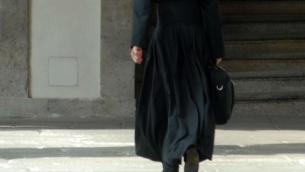 Covid oggi Italia, vescovo Bergamo sospende prete no vax