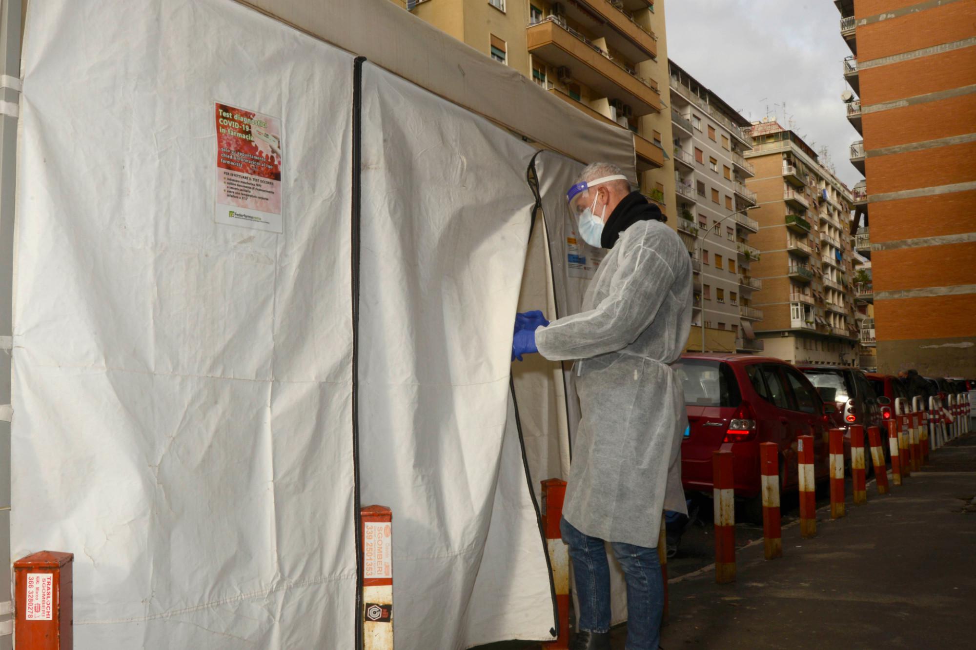 Covid oggi Lazio, 10.342 contagi e 40 morti. A Roma 4