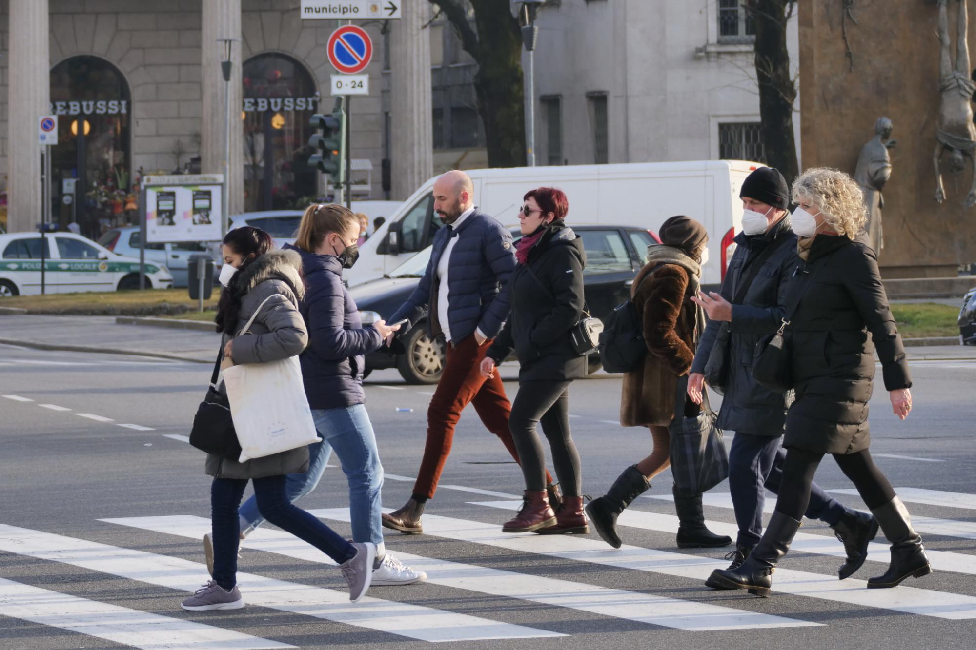 Covid oggi Lombardia, 5.305 contagi e 15 morti. A Milano 1