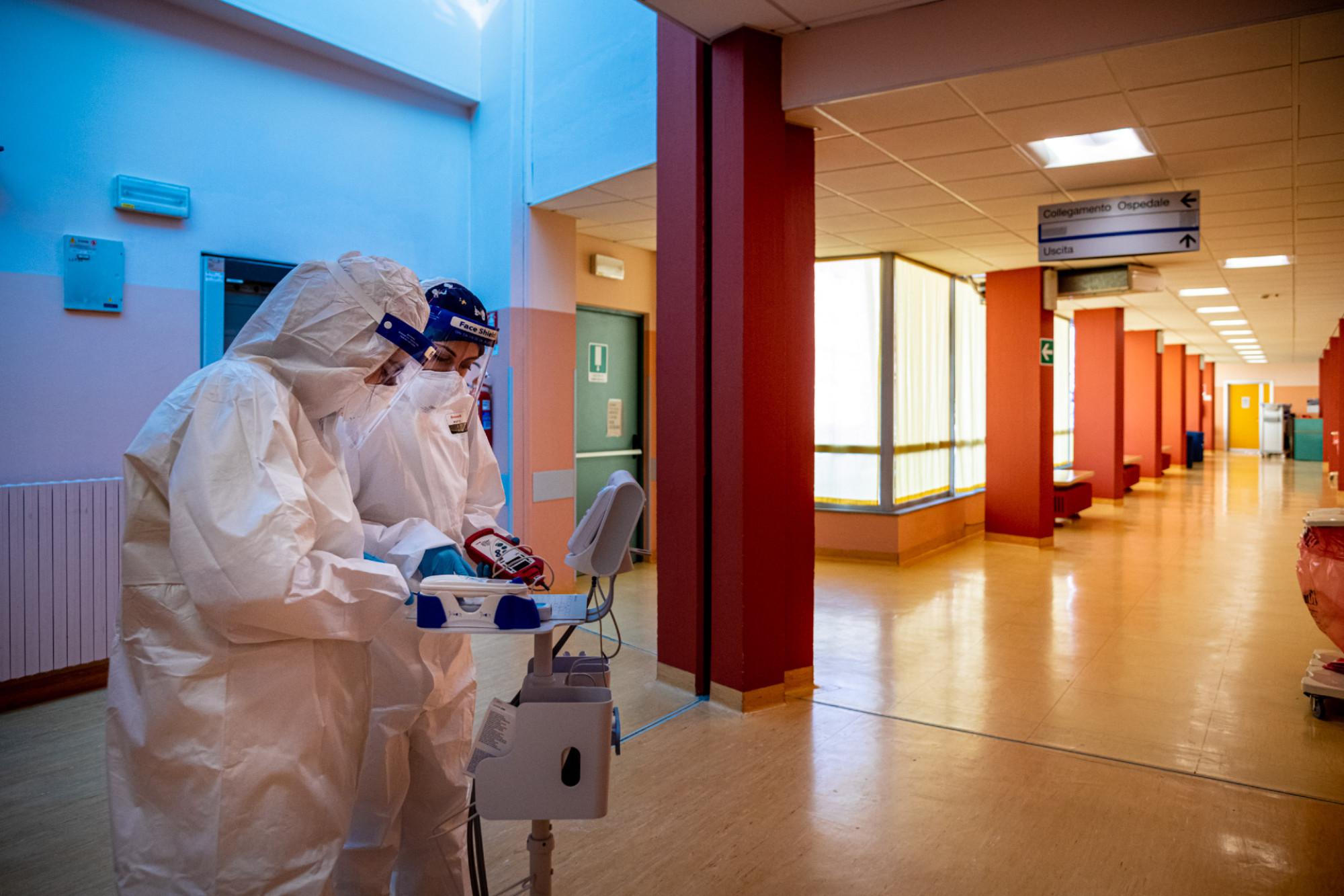 Covid, Oms: nuova settimana record con 5,7 milioni di contagi
