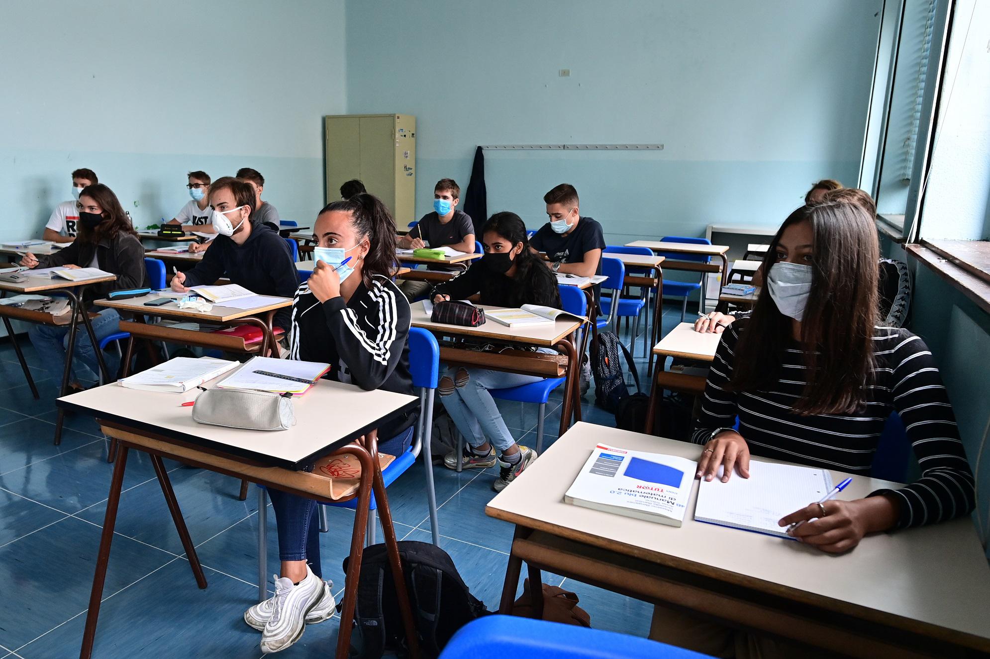 Covid, Palma: "Ragazzi serbatoio contagio, giusto vaccinarli"