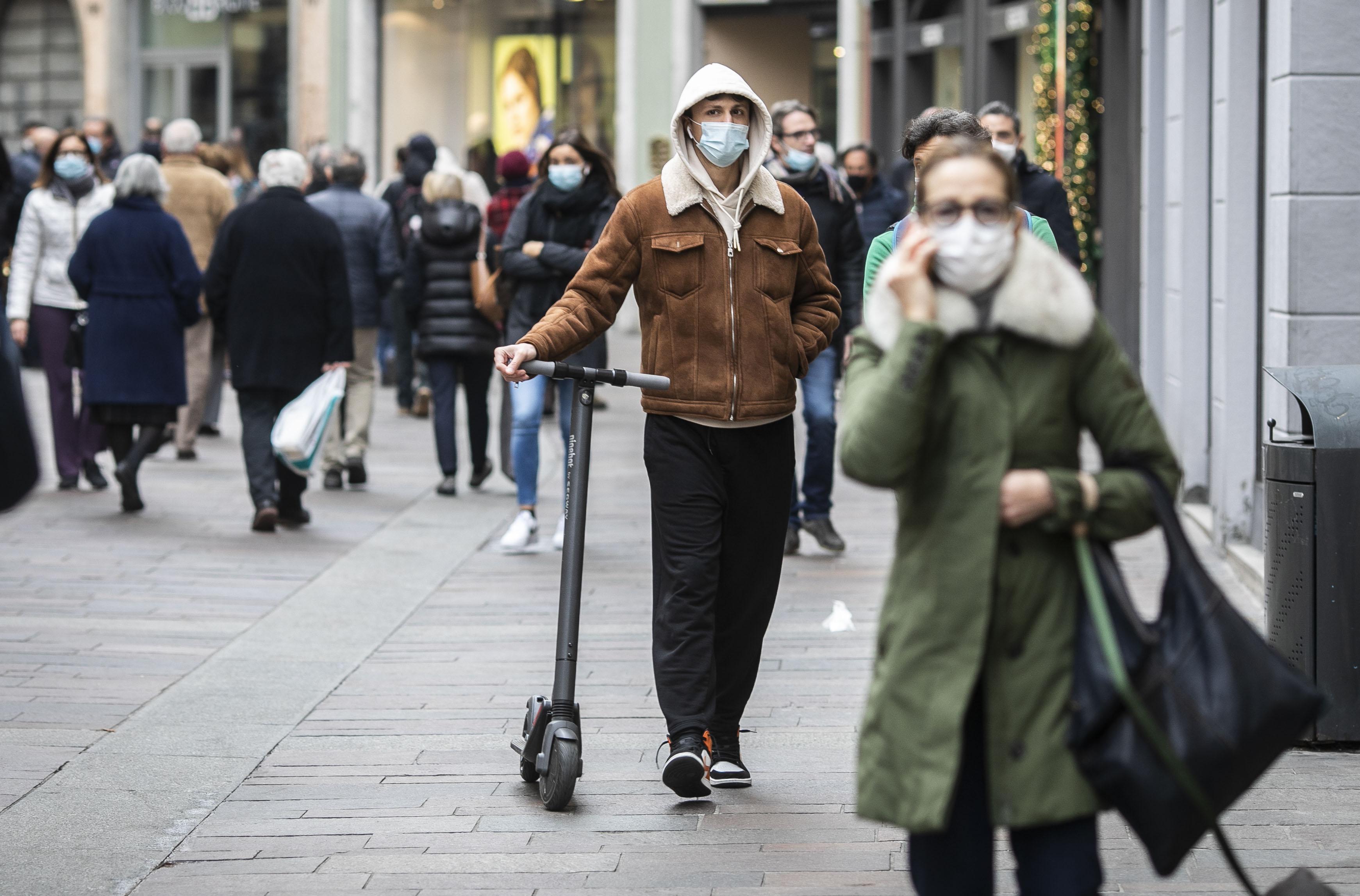 Covid, "pandemia sotto controllo nell'estate del 2022"