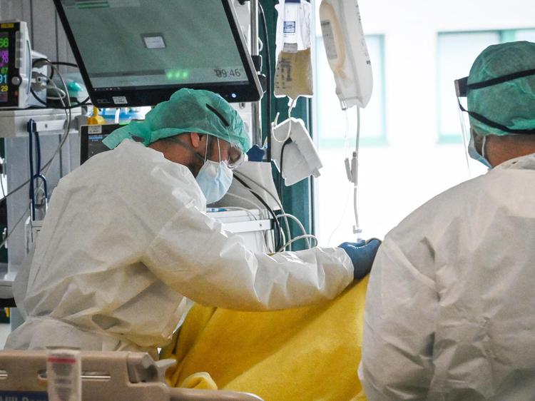 Covid, "più morti in Italia? Ecco perché non è come sembra"