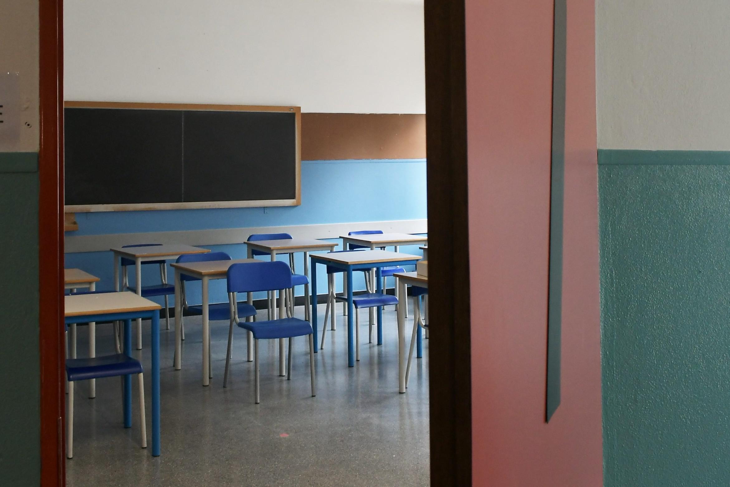 Covid Puglia, scuole chiuse da venerdì in province Bari e Taranto