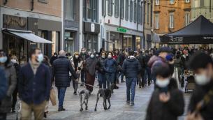Covid, Richeldi: "Virus c'è e rimarrà, ma inverno sarà più gestibile"