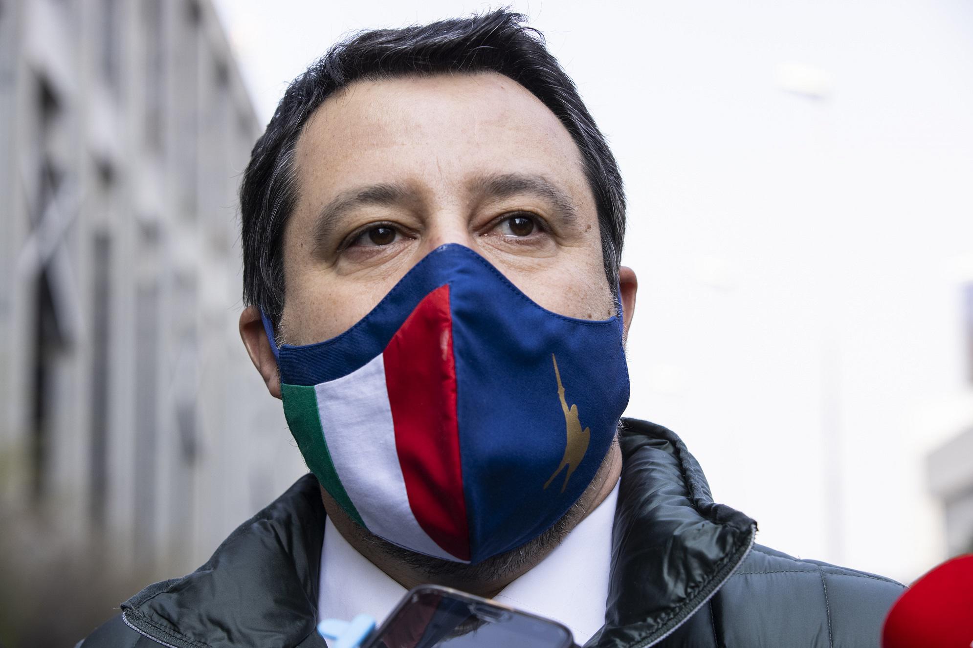 Covid, Salvini: "Noi per linea Draghi, con dati da zona gialla si apre"