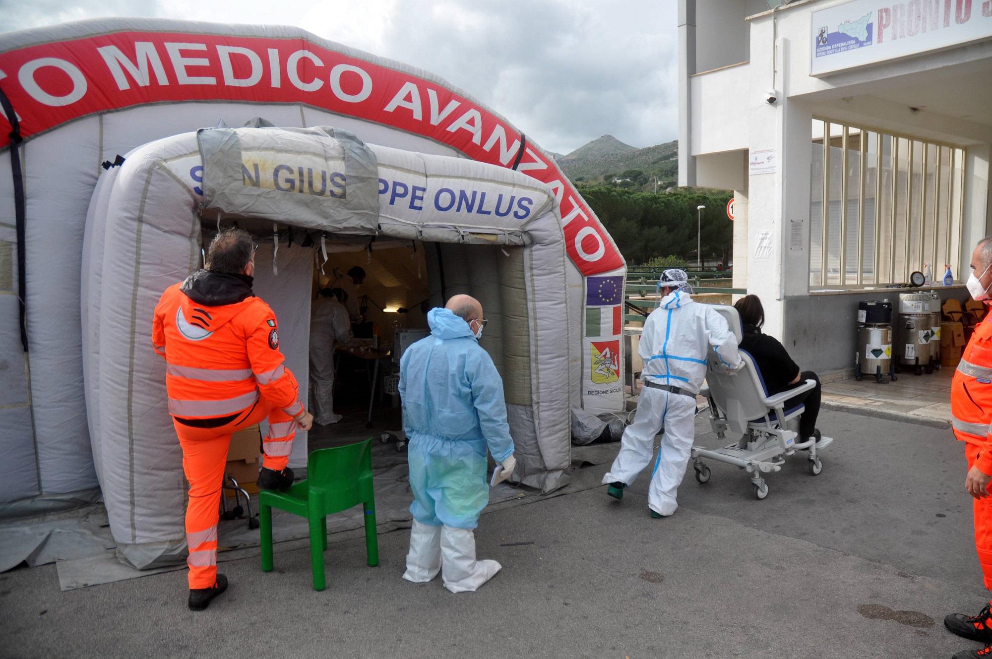 Covid Sicilia, a Palermo due ospedali da campo per boom contagi