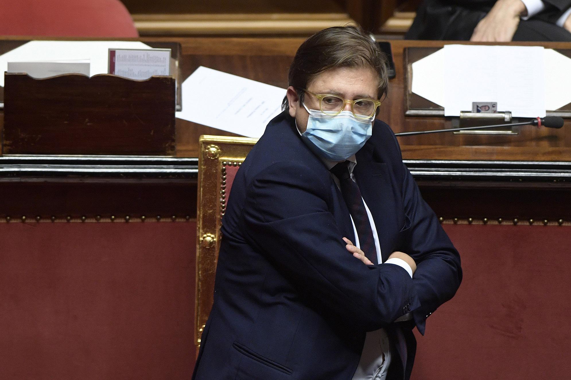 Covid, Sileri: "Mantenere chiuse le Regioni"