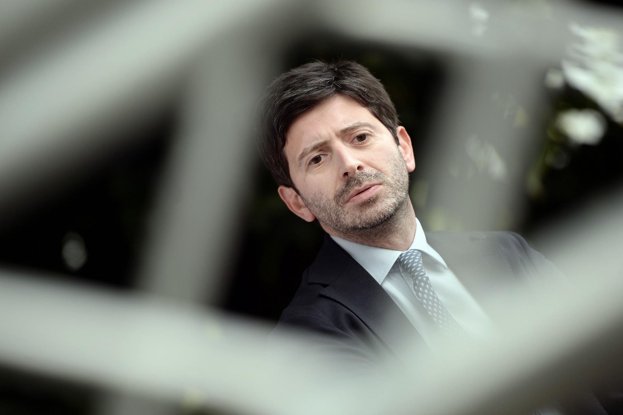 Covid, Speranza: "Dati Gb? Per noi partita diversa ma prudenza"
