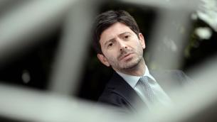 Covid, Speranza: "Vaccinati oltre 80%, prima dose per 85%"