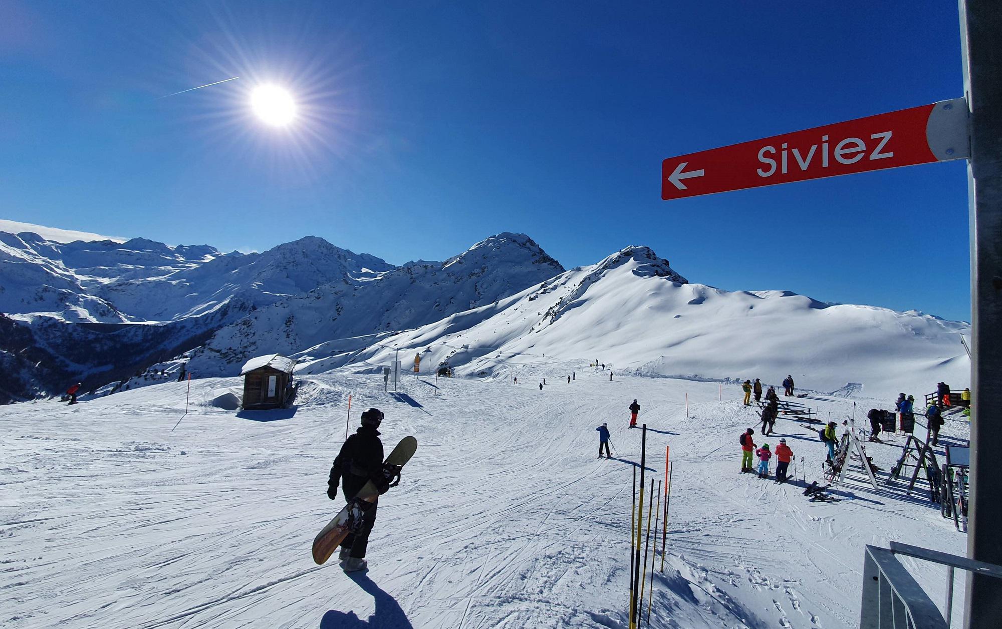Covid Svizzera, verso nuove chiusure ma impianti sci rimangono aperti