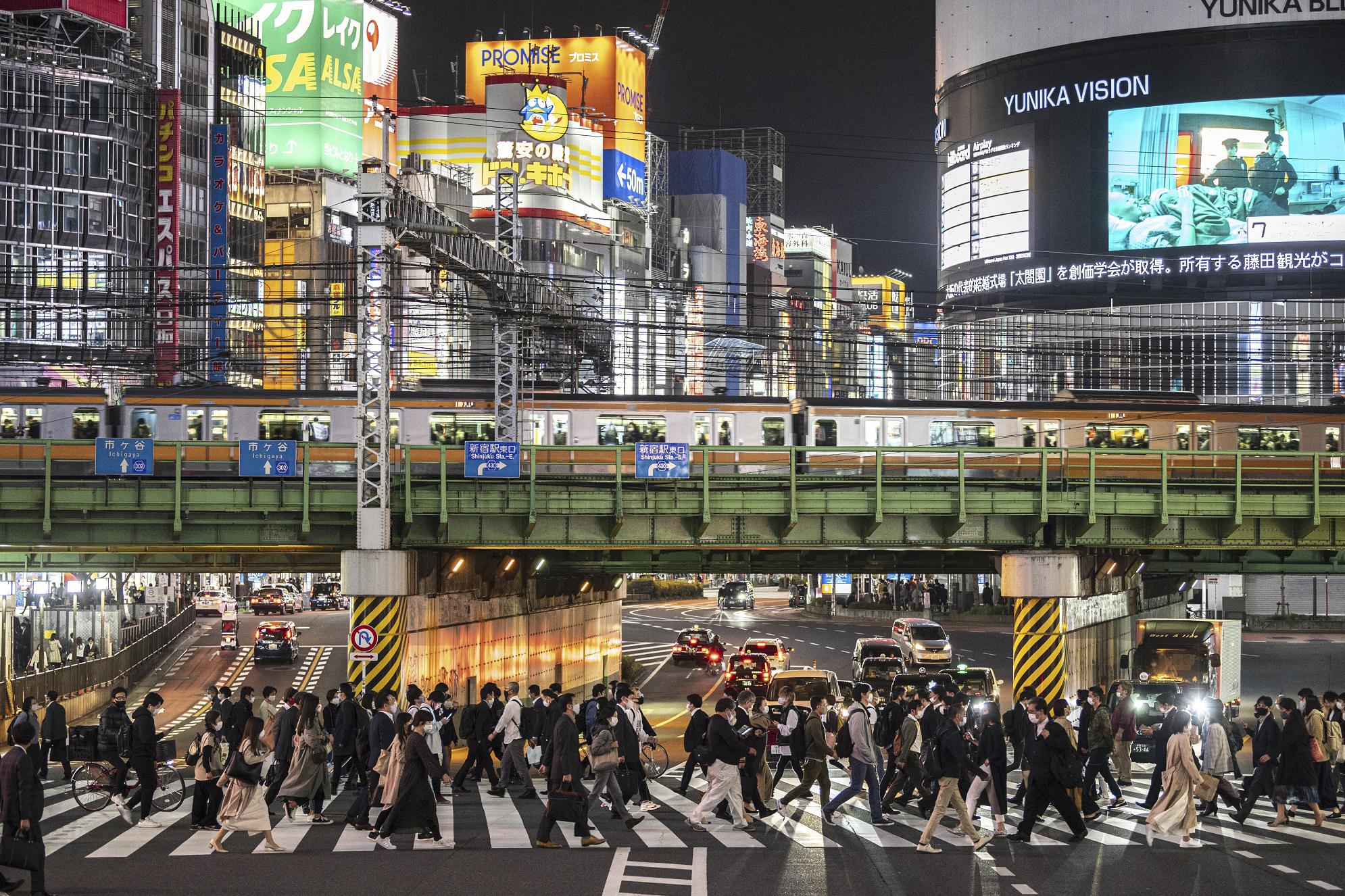 Covid, Tokyo verso nuove restrizioni: autorità in allarme