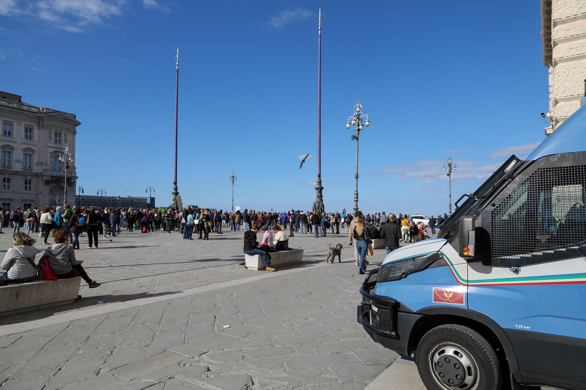 Covid Trieste, stop manifestazioni in piazza Unità: l'ordinanza