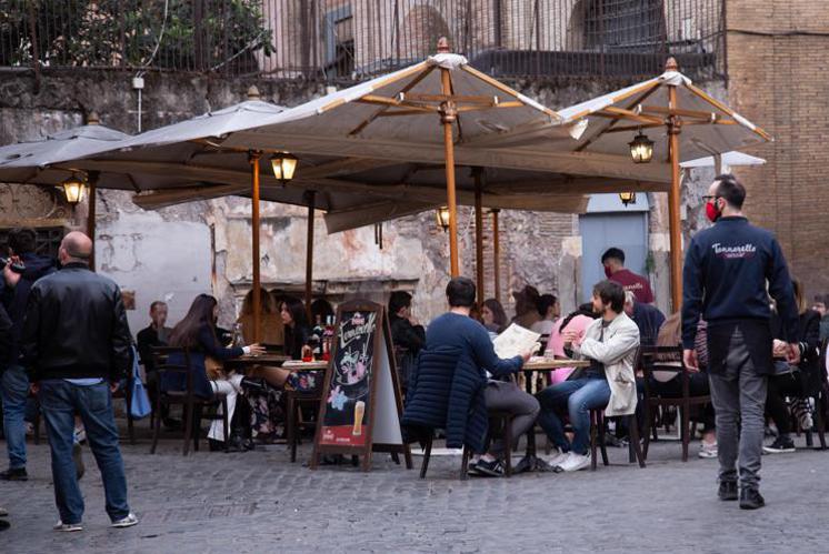 Covid, tutta Italia in zona bianca da domani