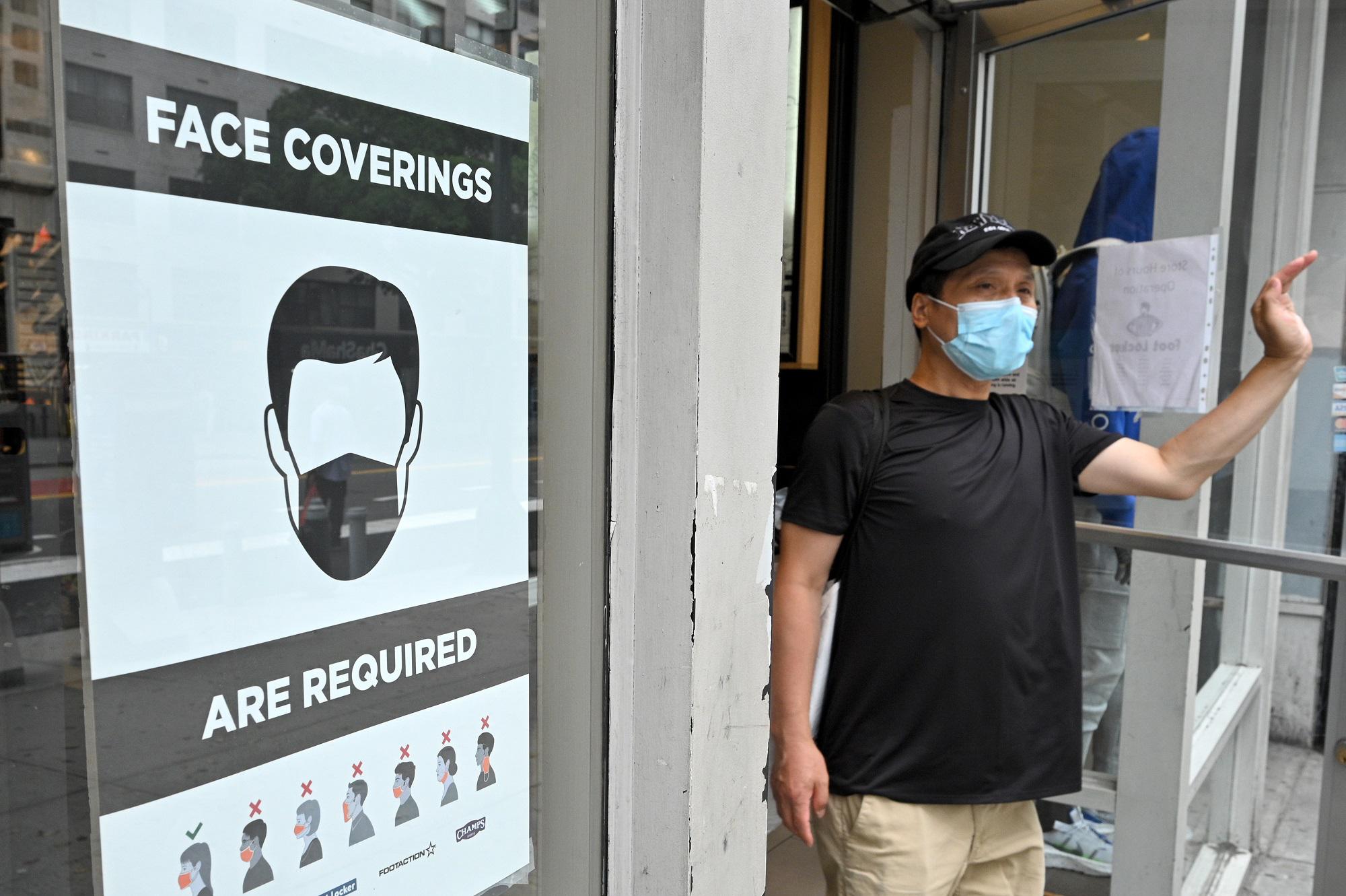 Covid Usa, a New York mascherina obbligatoria al chiuso da lunedì