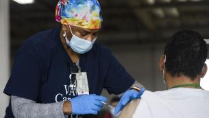 Covid Usa vaccino, somministrate più di 300 milioni di dosi