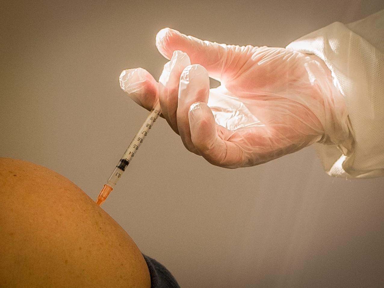 Covid, vaccino in gravidanza protegge mamma e bebè 10 volte più di guarigione