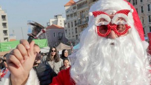 "Credete a Babbo Natale?", la domanda del maestro scatena una bufera