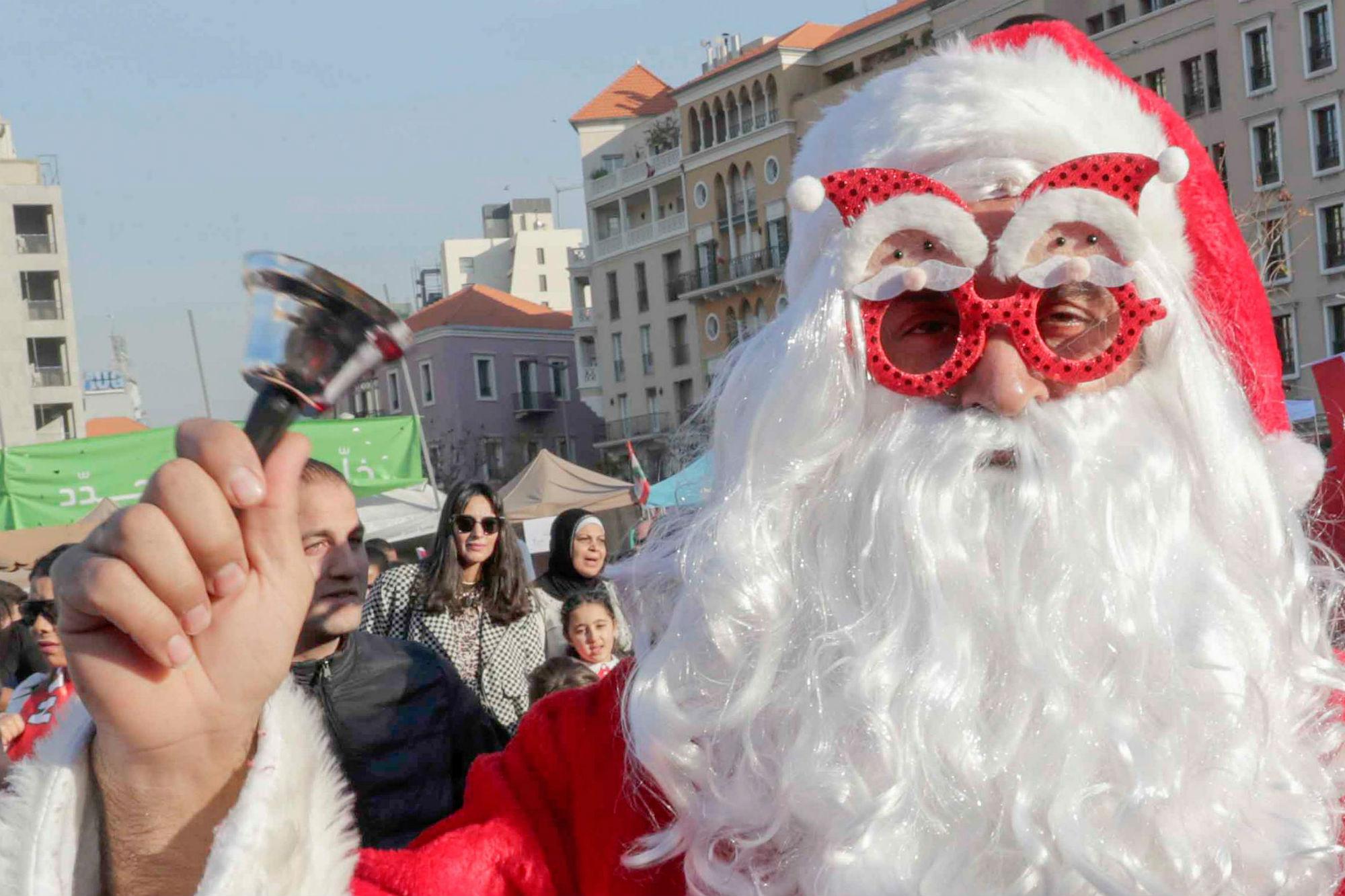 "Credete a Babbo Natale?", la domanda del maestro scatena una bufera