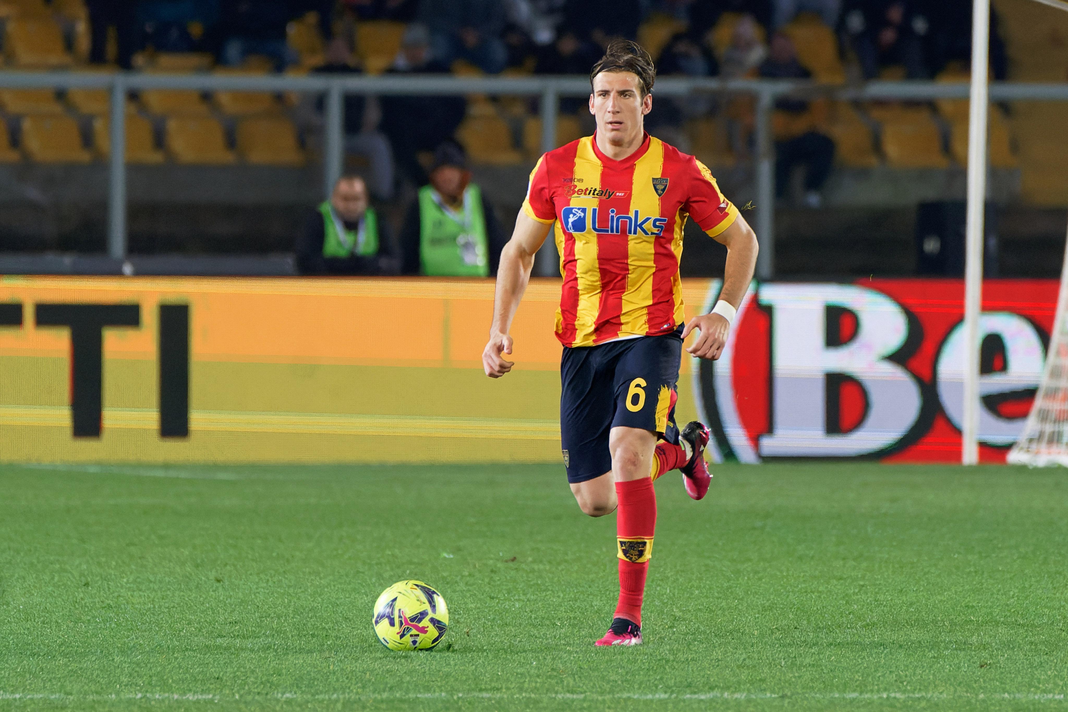 Cremonese-Lecce 0-2, gol di Baschirotto e Strefezza