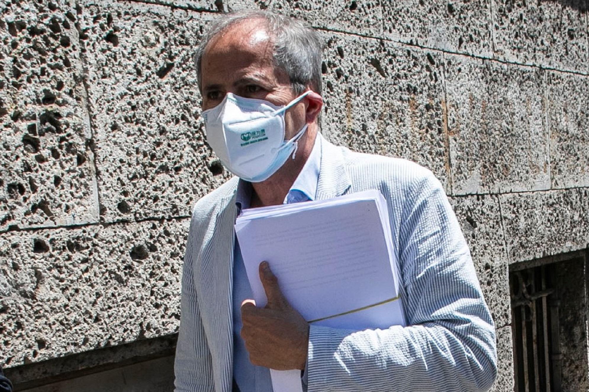 Crisanti: "Dosi vaccino a Regioni e non a Stati? Gravissimo"