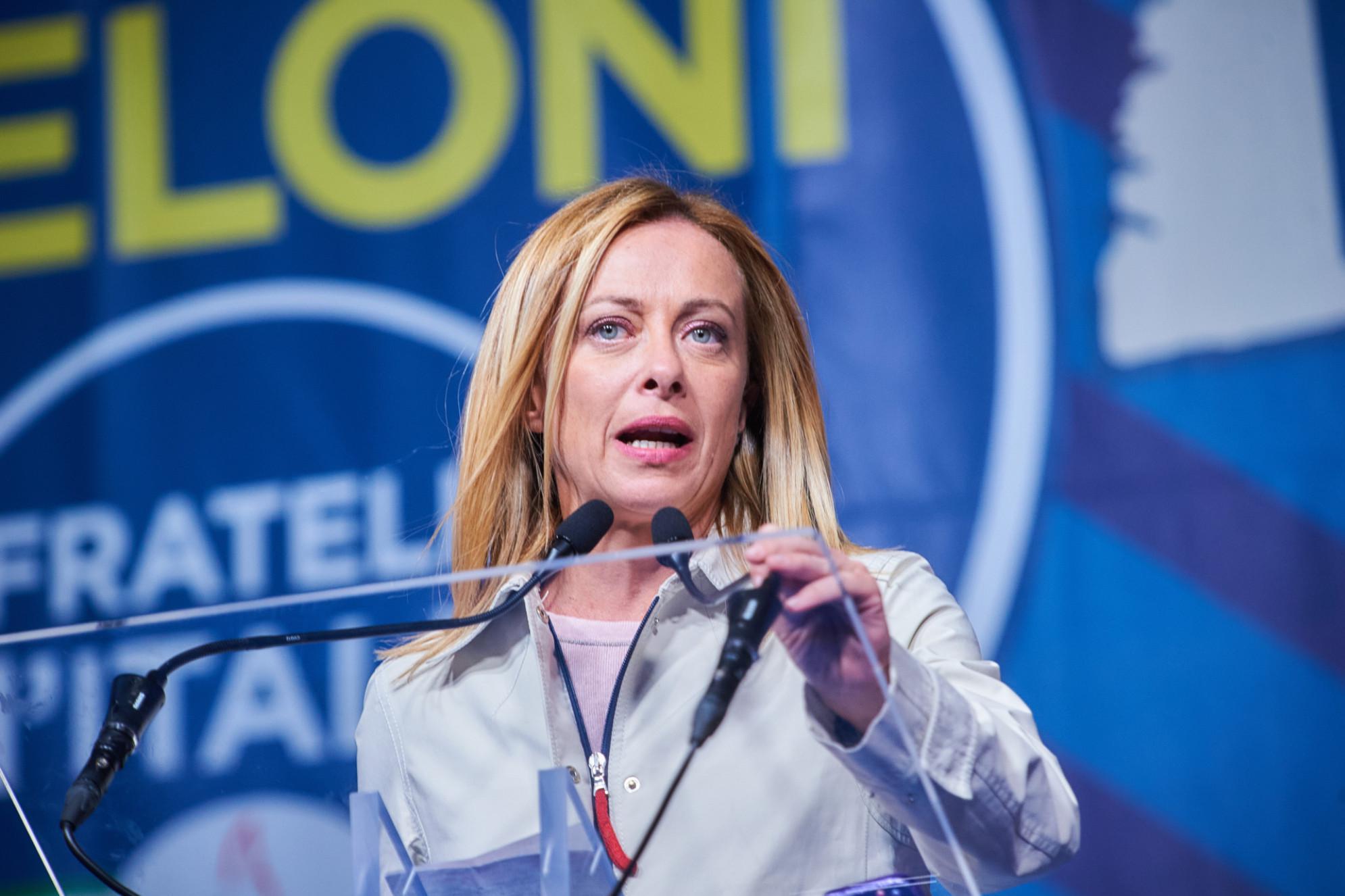 Crisi governo, affondo di Meloni sui sindaci per il Draghi bis