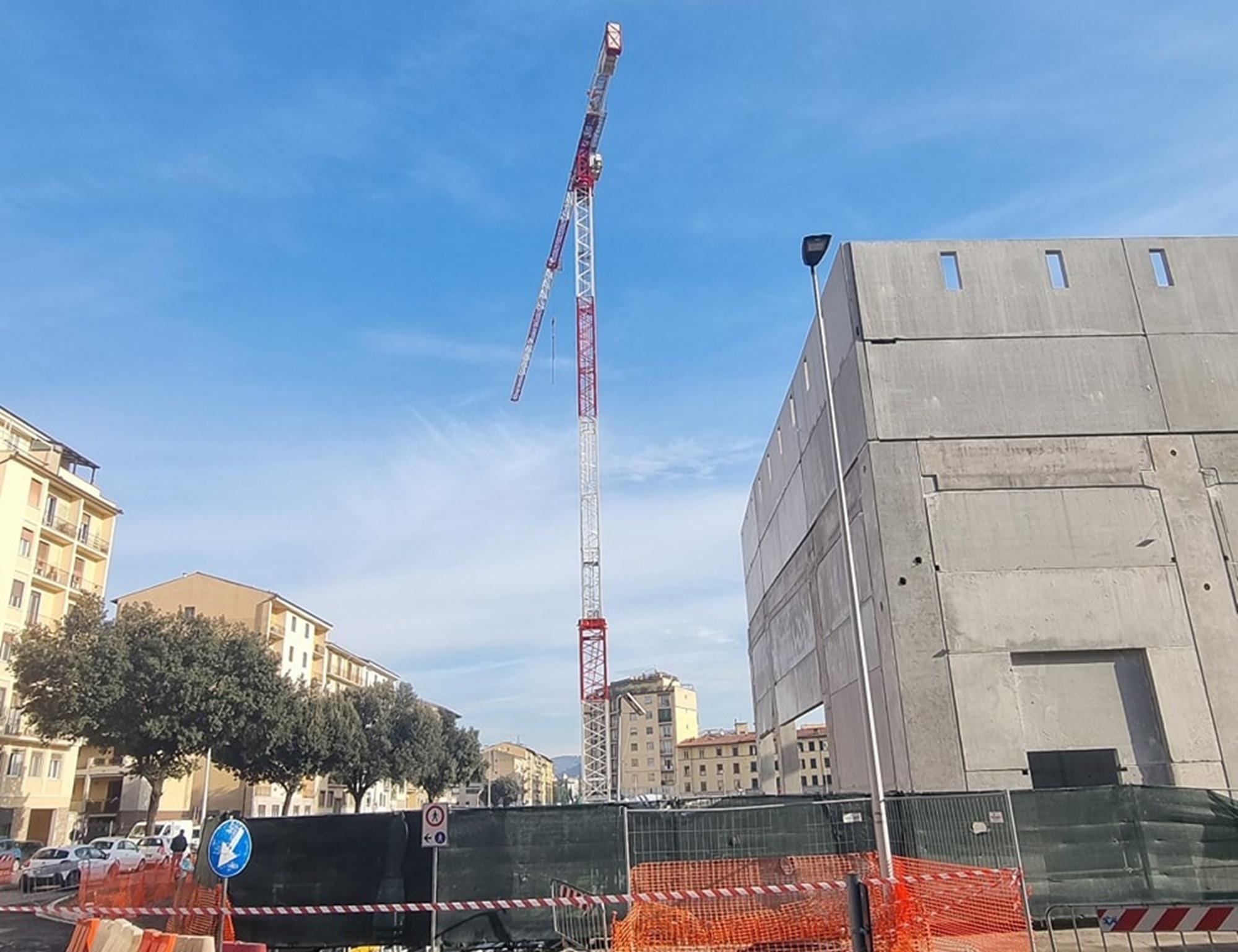 Crollo in cantiere a Firenze: morti due operai, ci sono dispersi