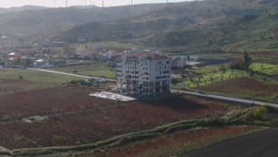 Crotone, ecomostro abbattuto con 400 chili di esplosivo - Video