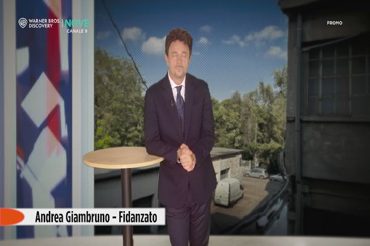 Crozza nei panni di Andrea Giambruno: "Hai il diritto di nascere donna, però te la sei cercata" - Video