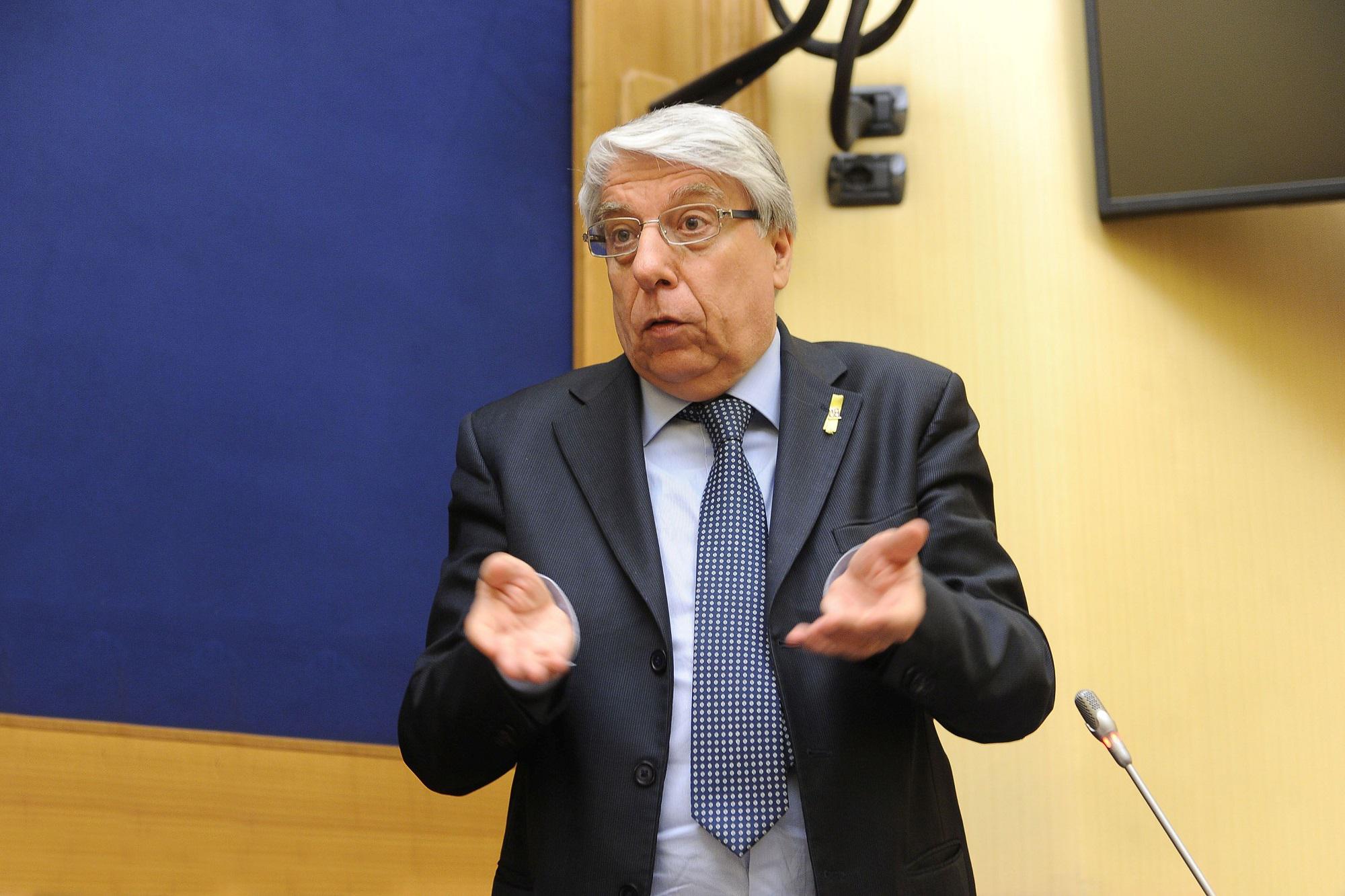 Cucchi, Giovanardi: "Non mi scuso, altra sentenza dà responsabilità a droga e medici"