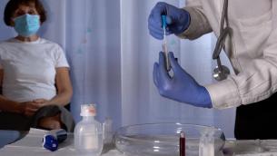 Cure domiciliari covid, antivirali e monoclonali: ministero aggiorna indicazioni