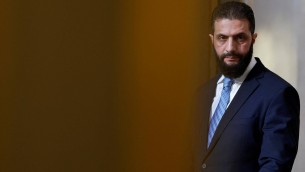 Da Al-Qaeda all'incontro con Trump, chi è al-Sharaa: l'ex jihadista diventato presidente della Siria
