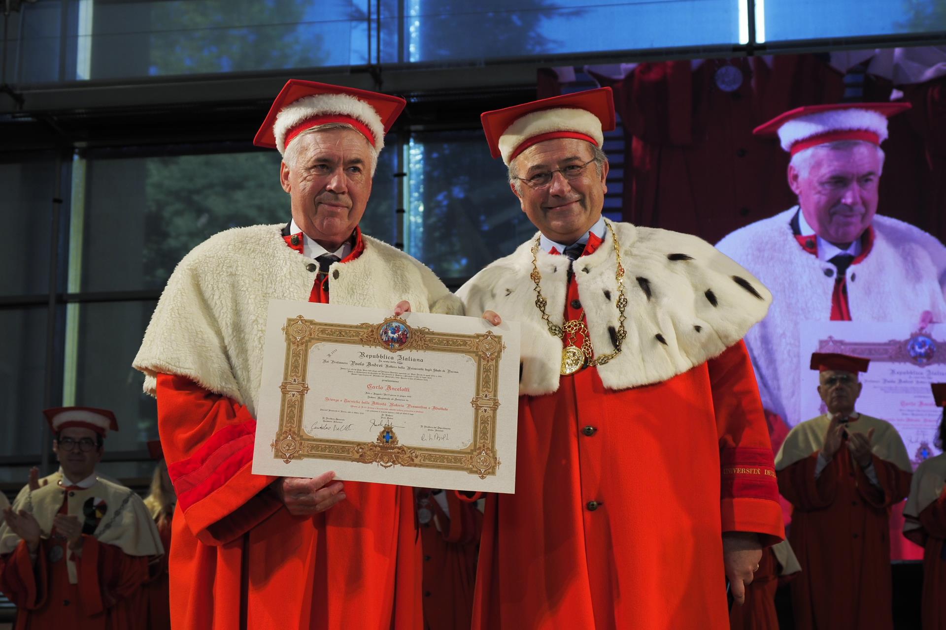 Dall'Università di Parma pergamena e 'tocco' per il dottor Ancelotti