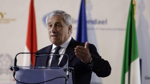 Dazi, Tajani: "Nessuno si salva? Preferisco vedere fatti concreti"